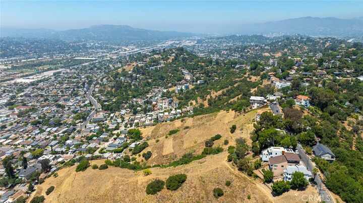 Property Photo:  858 Avenue 37  CA 90065 