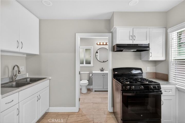 Property Photo:  610 E Fairview Boulevard 3/4  CA 90302 