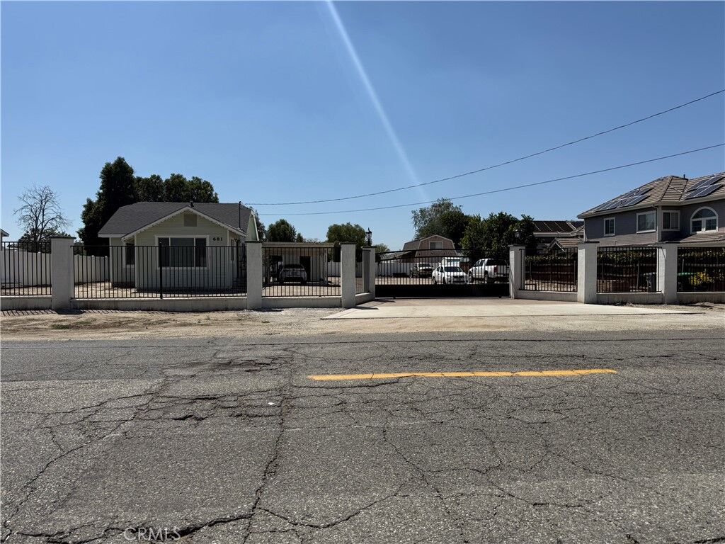 Property Photo:  681 N Soboba  CA 92544 