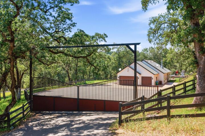 Property Photo: 1400 Crooked Mile Court CA 95667