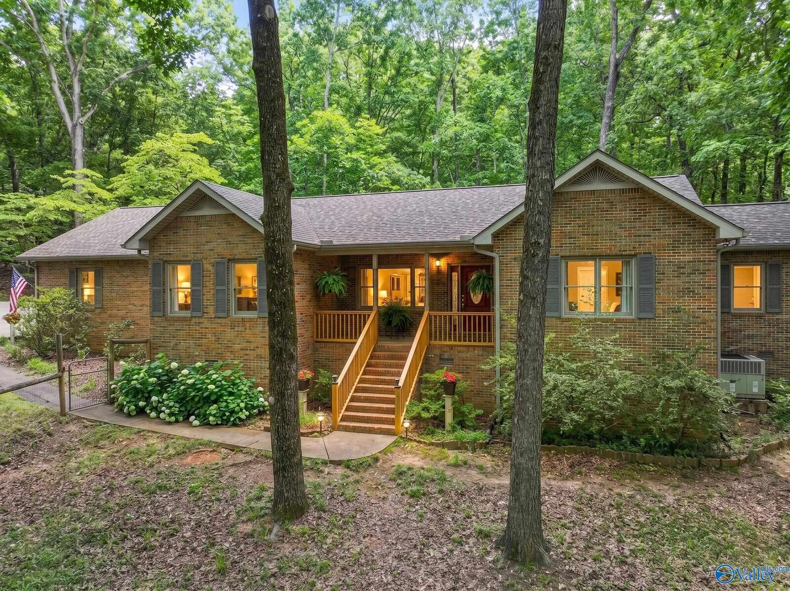 Property Photo:  37 Fieldstone Place  AL 35670 