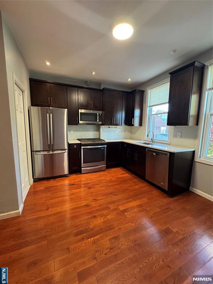 Property Photo:  307 Henry Street 2  NJ 07022 