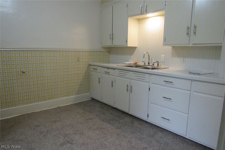 Property Photo:  2042 W Prospect Road  OH 44004 