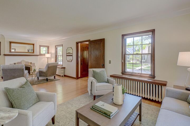 Property Photo:  1745 Eleanor Avenue  MN 55116 