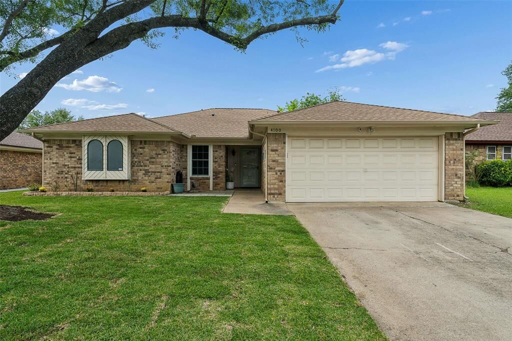 Property Photo: 4100 Hemlock Street TX 76137
