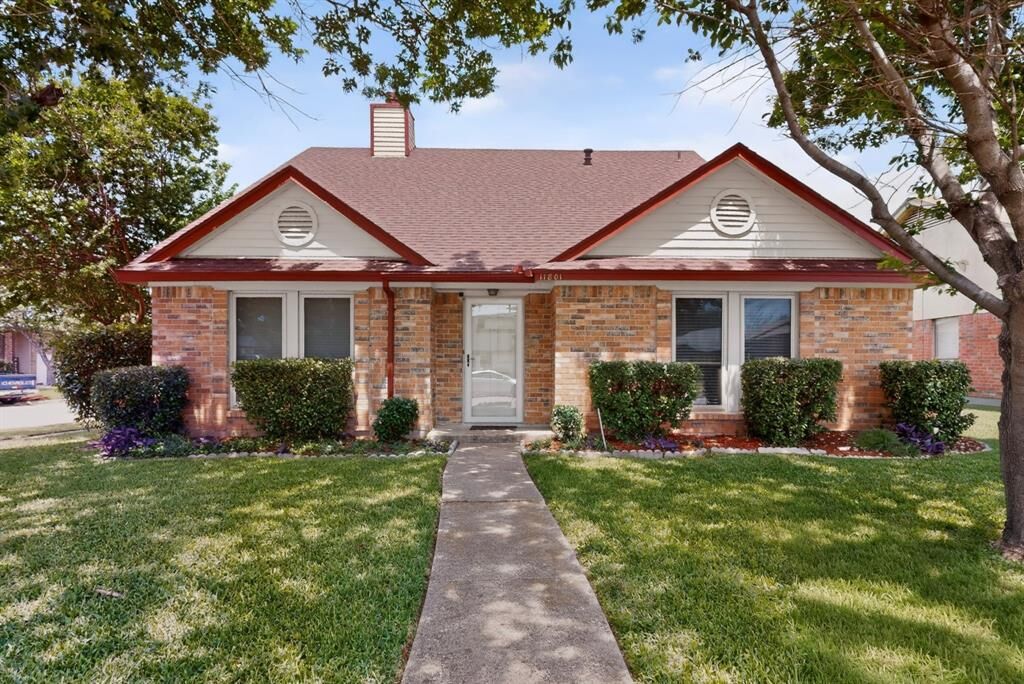 Property Photo:  11801 Avery Lane  TX 75180 