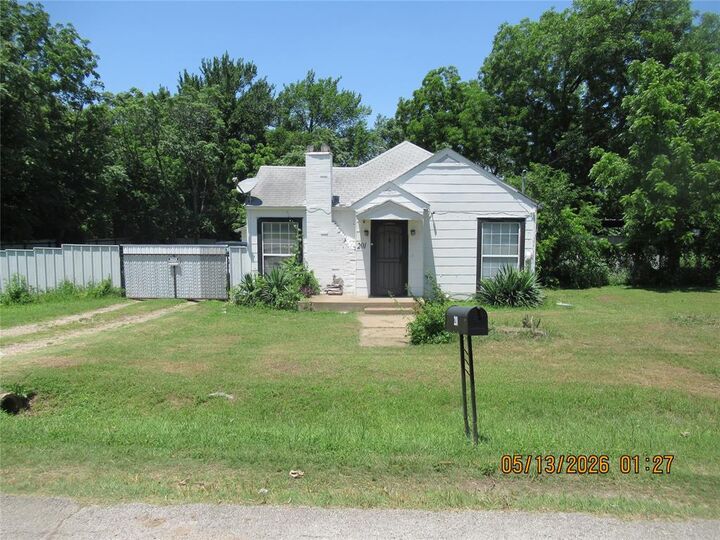 Property Photo: 201 E Dallas Street TX 75141