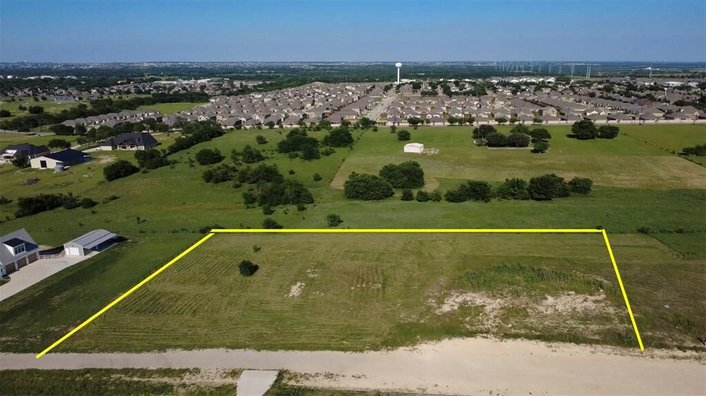 Property Photo:  720 Hummingbird Lane  TX 76247 