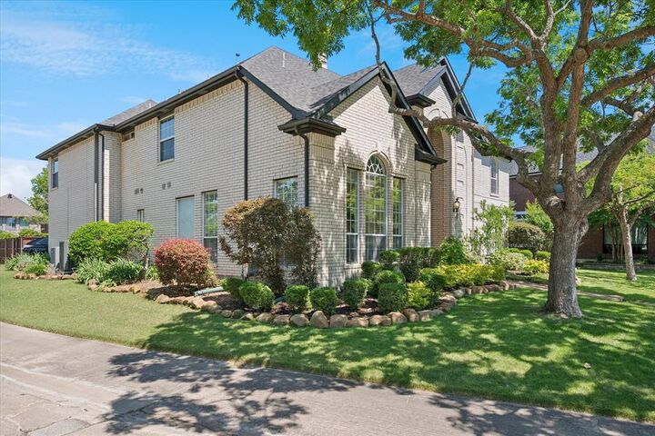 Property Photo:  270 Chestnut Court  TX 75019 