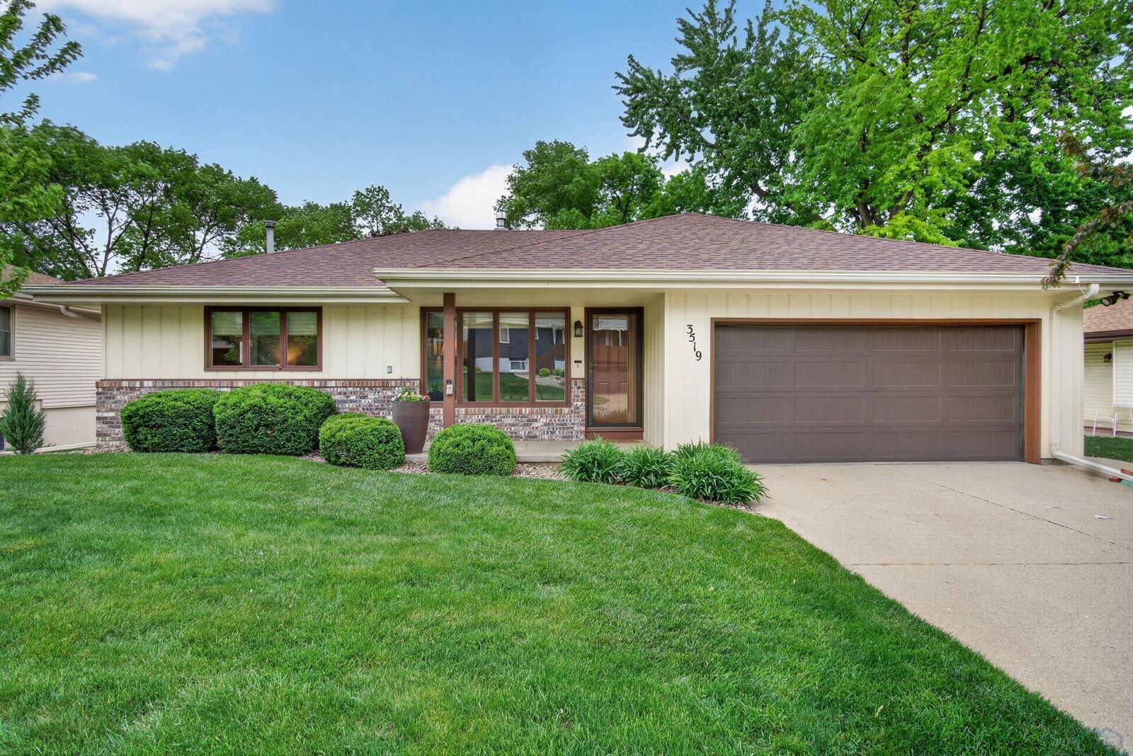 Property Photo:  3519 Alpine Ave  IA 51106 