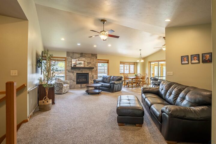 Property Photo:  53 18th St SE  IA 51031 