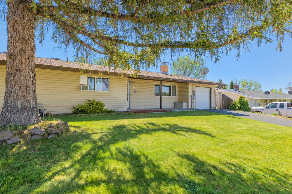Property Photo:  10521 Kincheloe Avenue  OR 97603 