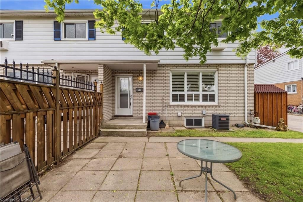 Property Photo:  51 Metcalfe Crescent C  ON N3R 2L7 