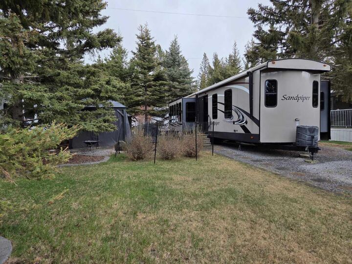 Property Photo: 3 Timber Way AB T0M 1X0