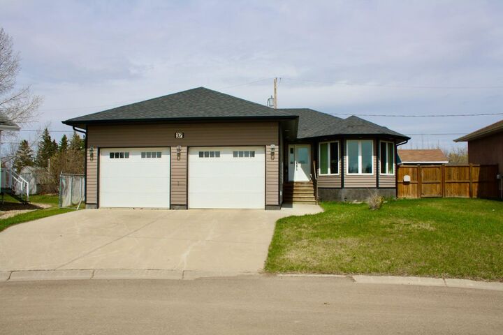 Property Photo:  #37 Ball Place  SK S0M 2C0 
