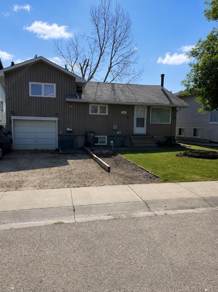 Property Photo:  9319 103 Avenue  AB T8V 1B2 