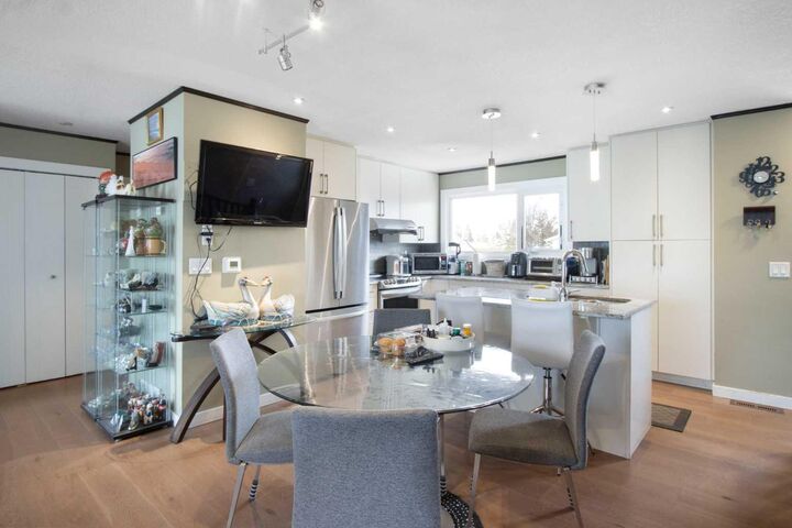 Property Photo:  124 Maitland Drive NE  AB T2A 5A5 