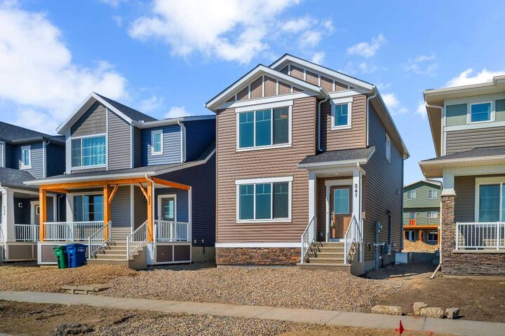 Property Photo:  541 Bayview Street SW  AB T4B 5M4 