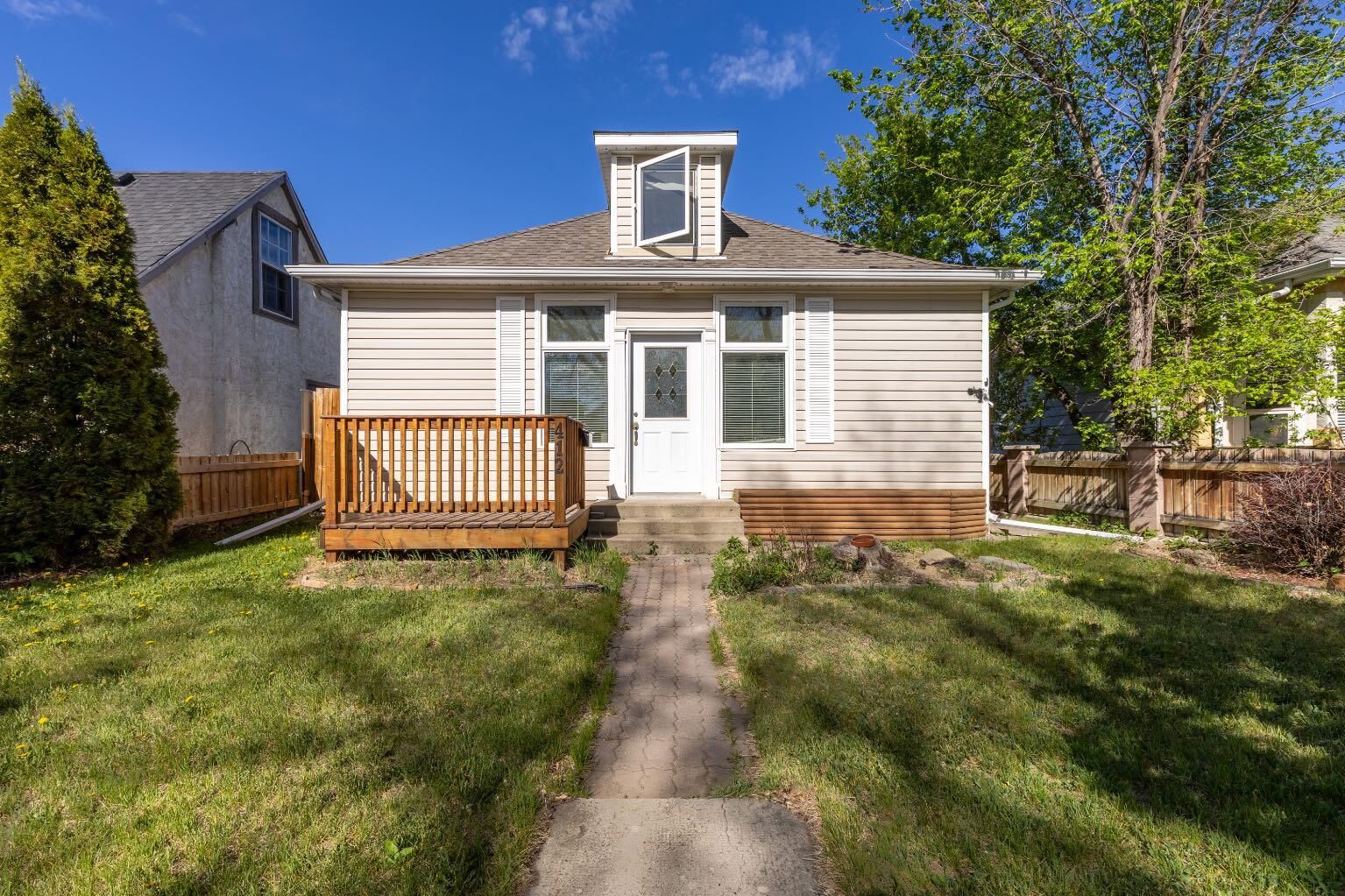 Property Photo:  412 12C Street N  AB T1H 2N1 
