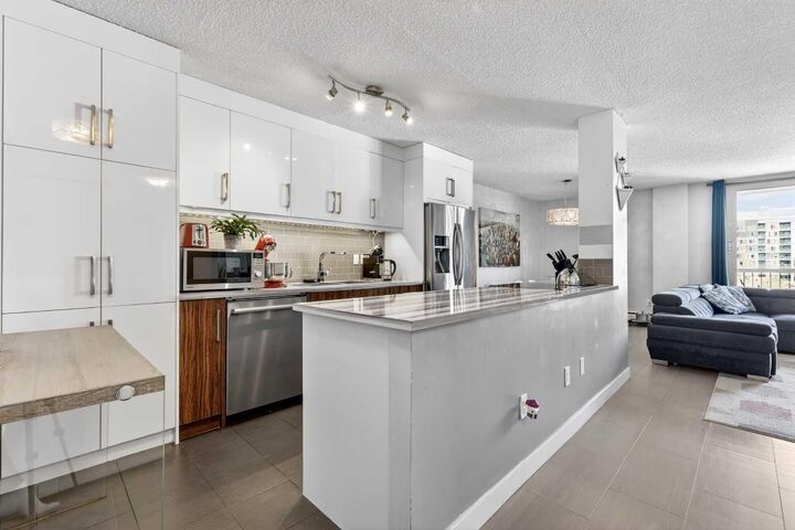 Property Photo:  1213 13 Avenue SW 802  AB T3C 0T2 