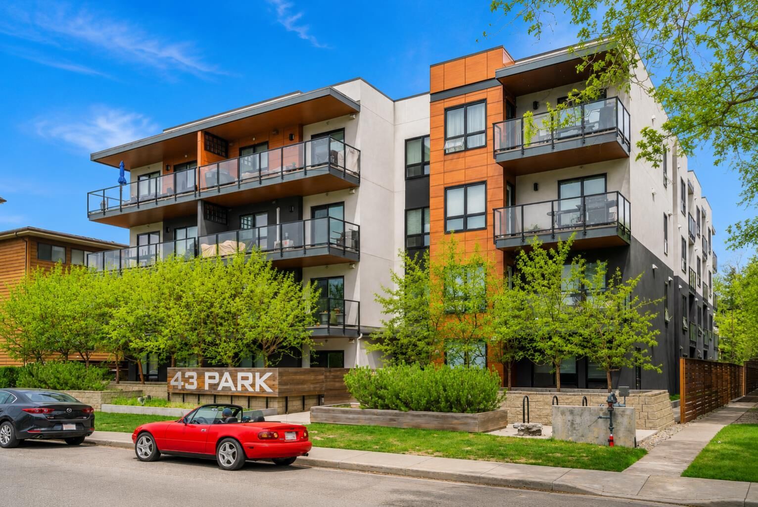 Property Photo:  811 5 Street NE 208  AB T2E 3W9 