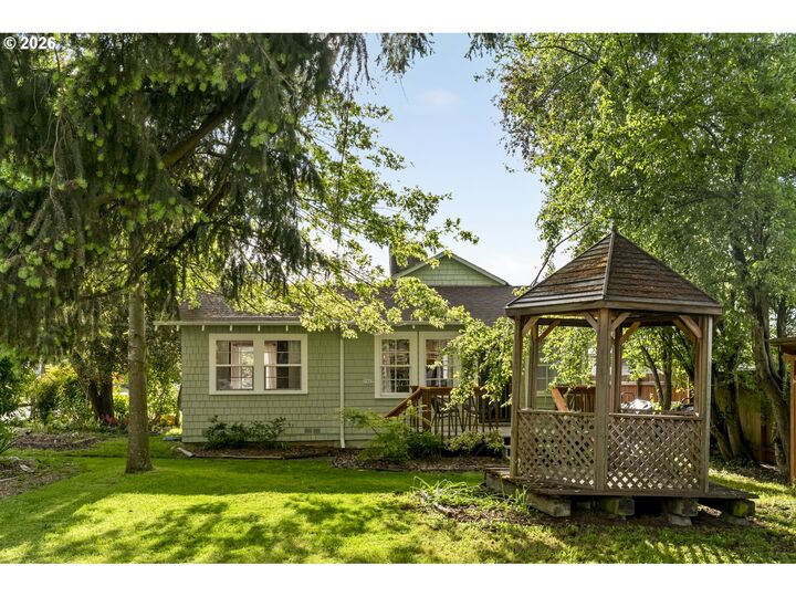 Property Photo:  7905 N Seward Ave  OR 97217 