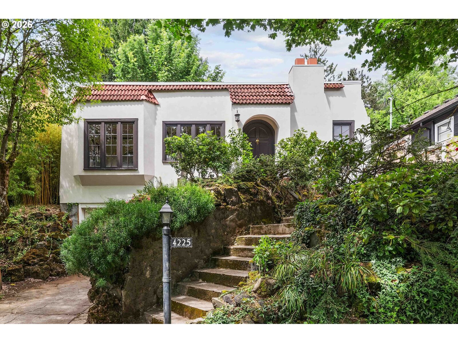 Property Photo:  4225 NE Davis St  OR 97213 