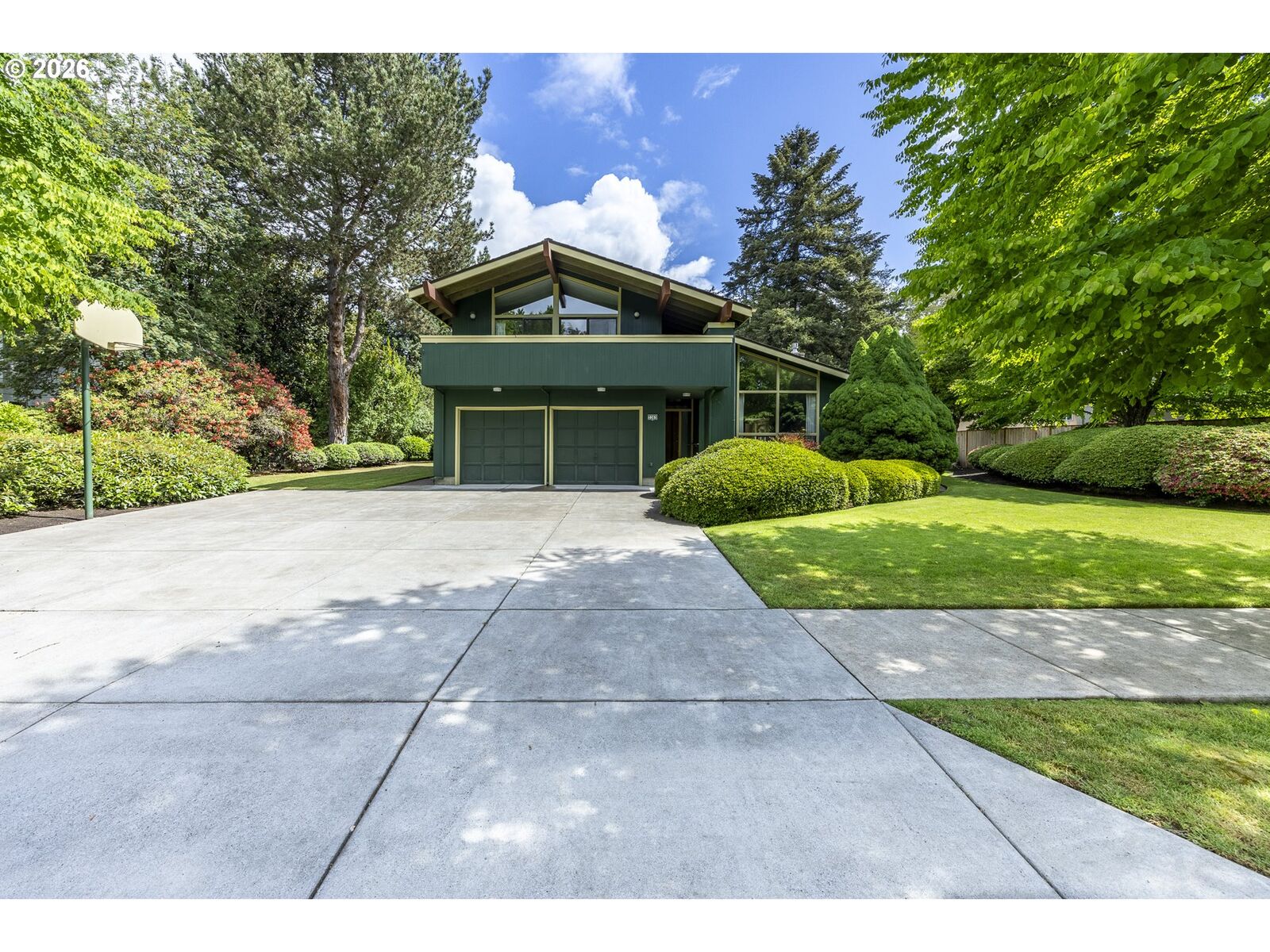 Property Photo:  3365 Buckingham Ave  OR 97401 