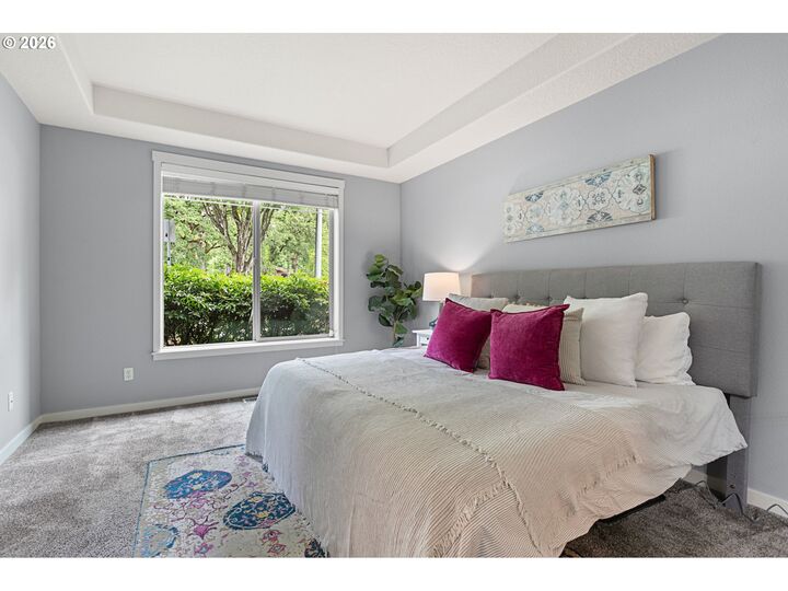 Property Photo: 8988 SW Taylors Ferry Rd OR 97223