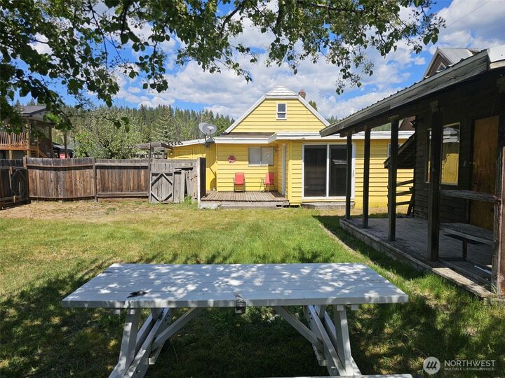 Property Photo:  424 E 1st Street  WA 98922 