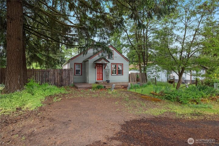 Property Photo:  1233 W Birch Street  WA 98584 