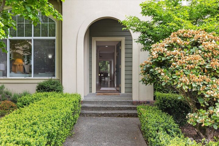 Property Photo:  6592  127th Place SE  WA 98006 