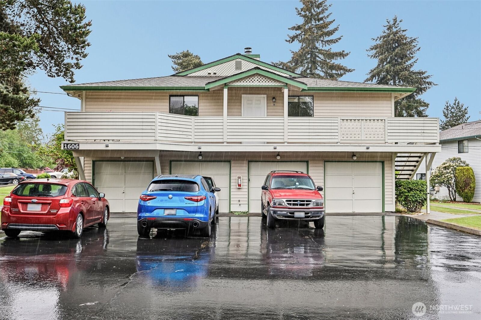 Property Photo:  1606  201st Place SE 9-D  WA 98012 