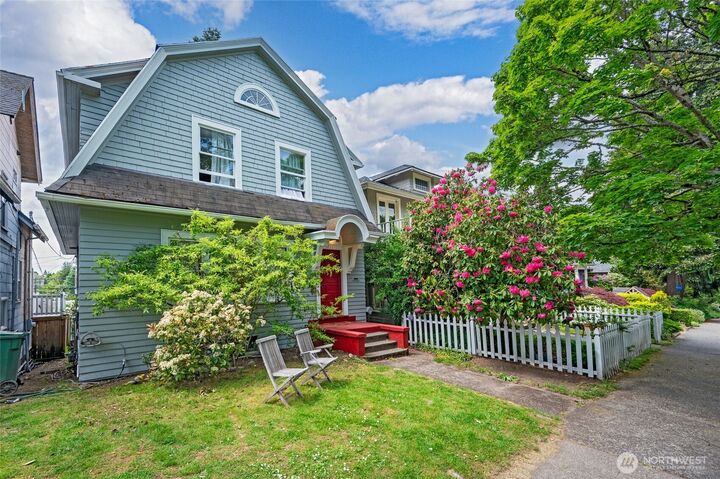 Property Photo:  5231  12th Avenue NE  WA 98105 