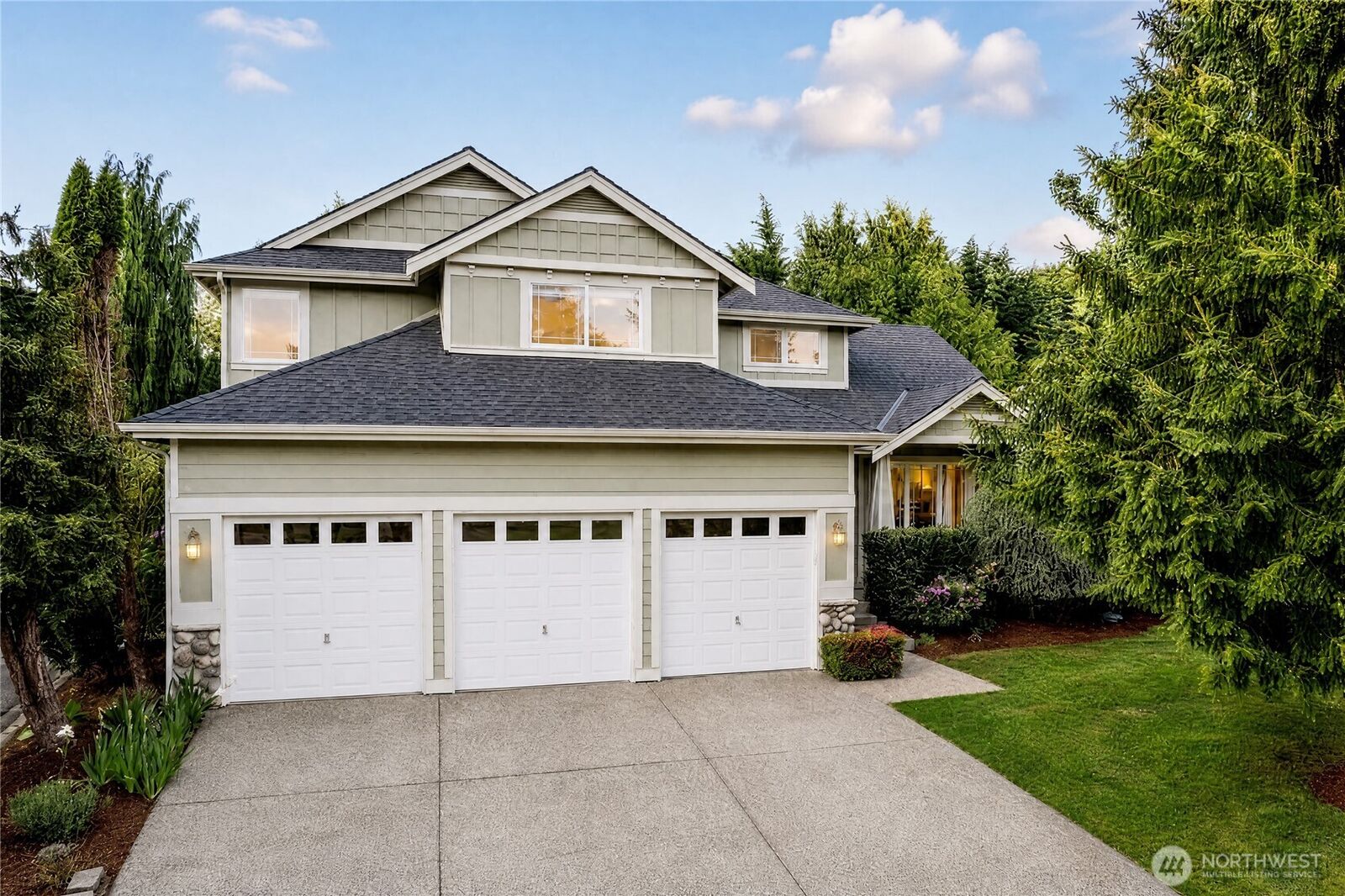 Property Photo:  18636  172nd Place SE  WA 98058 