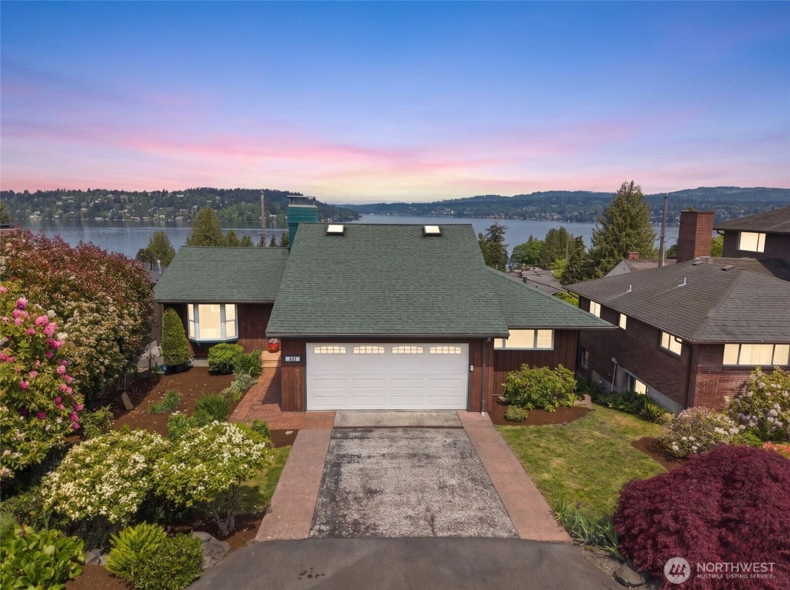 Property Photo:  10468  Forest Avenue S  WA 98178 