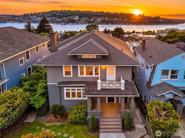 Property Photo:  2025  Boylston Avenue E  WA 98102 