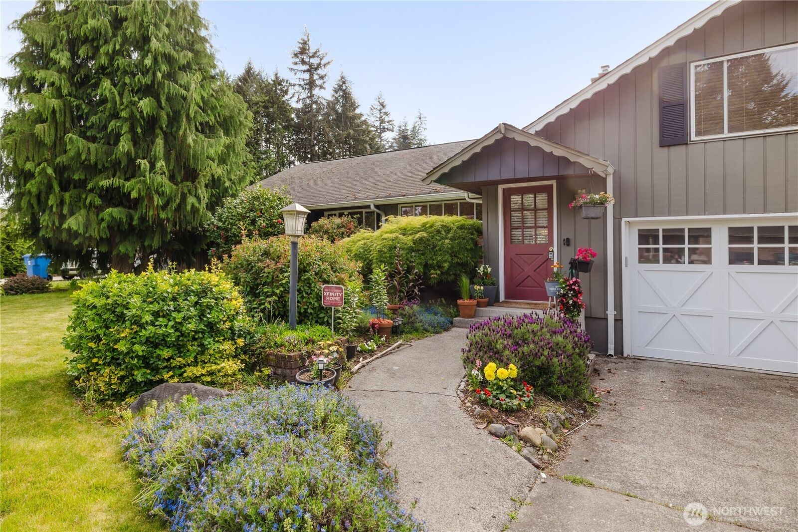 Property Photo: 6850 E Grandview Street WA 98404
