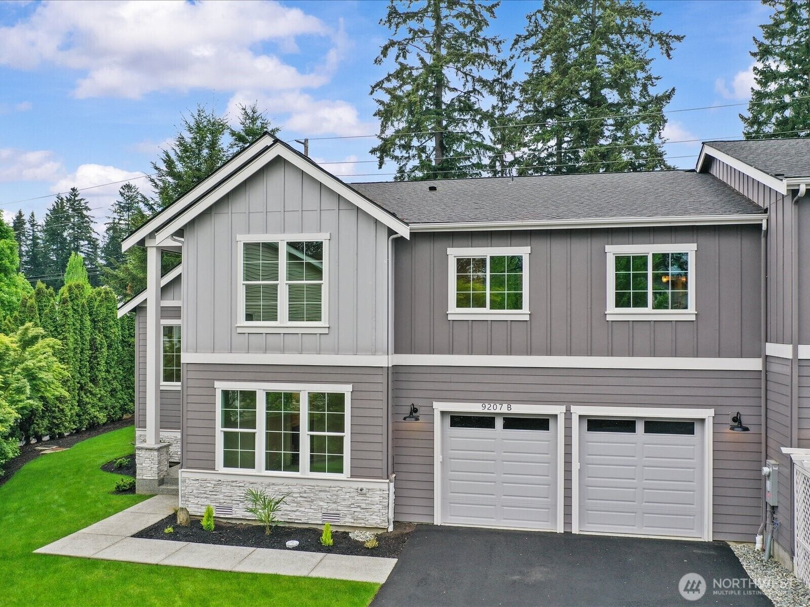 Property Photo:  9205 NE 175th Street B  WA 98011 