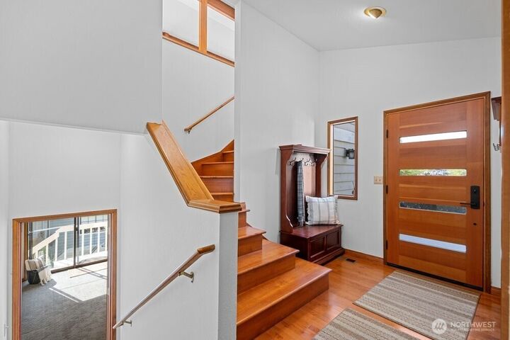 Property Photo:  902  7th Avenue S  WA 98020 