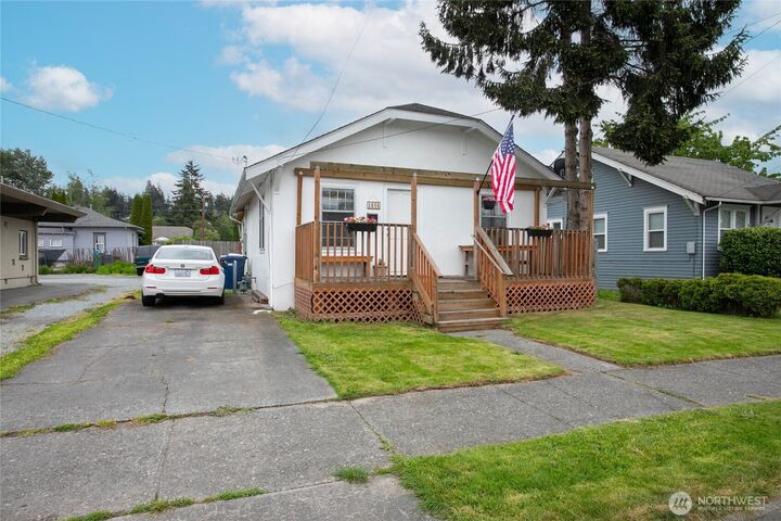 Property Photo:  1404 S 2nd Street  WA 98273 