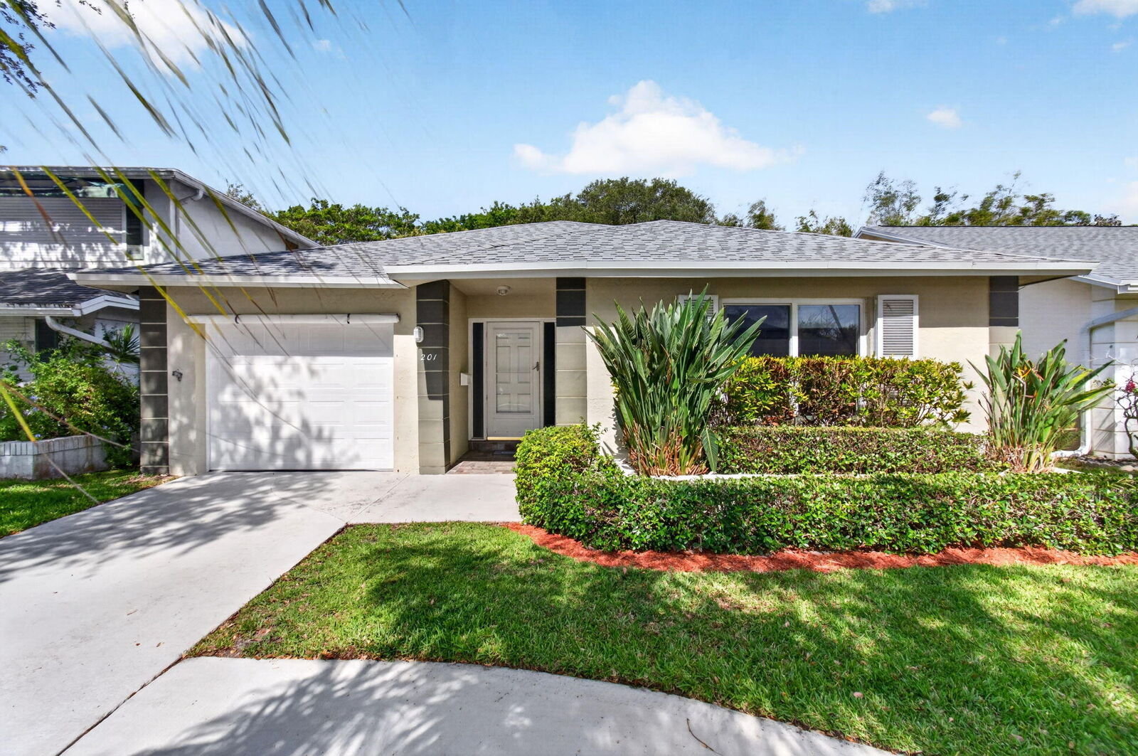 Property Photo: 201 Del Rio Boulevard FL 33432