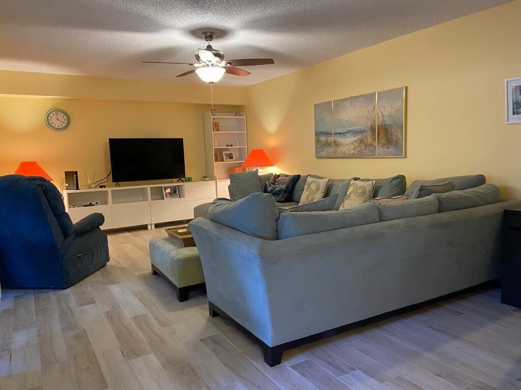 Property Photo: 8010 80th Way FL 33407