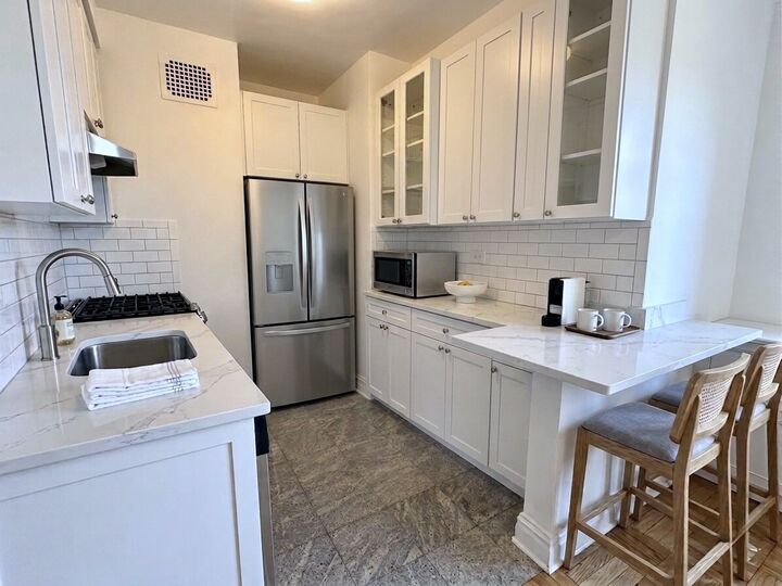 Property Photo:  305 E 72nd Street 10A  NY 10021 