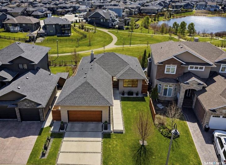 Property Photo: 254 Whalley Crescent SK S7T 0P1