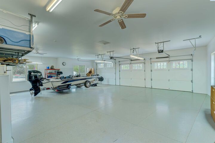 Property Photo: 573 E Sunset Dr WA 99323