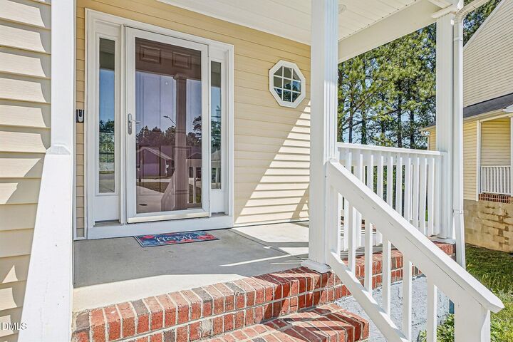 Property Photo: 1404 Springshire Court NC 27610