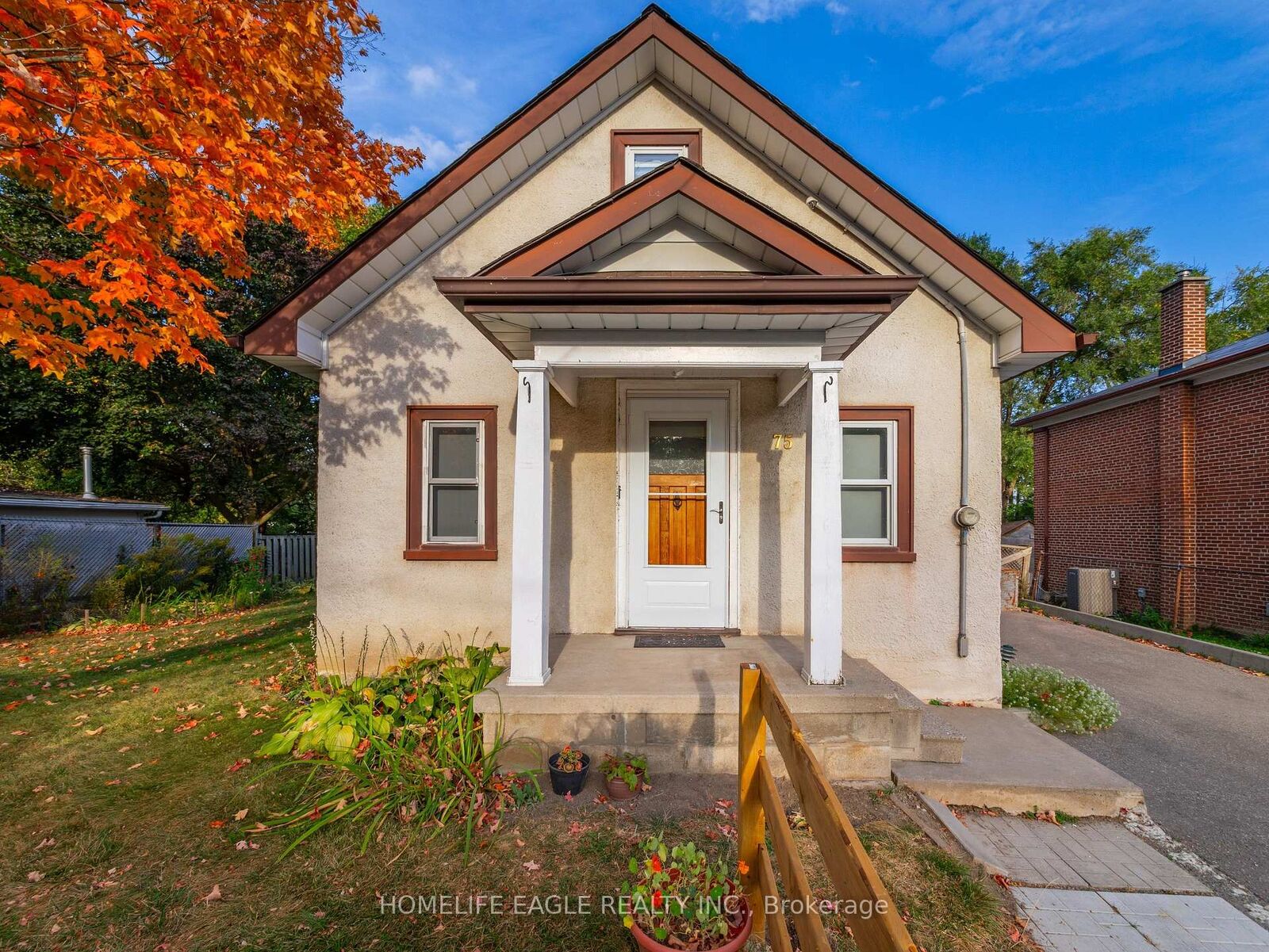 Property Photo: 75 Denne Boulevard ON L3Y 4H5