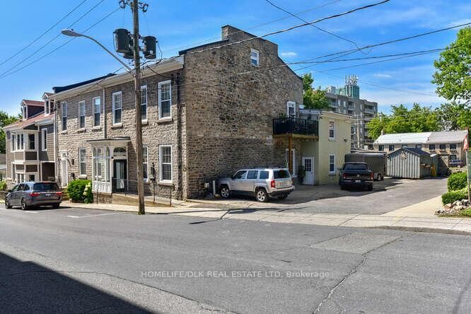 32 Apple Street — photo 1