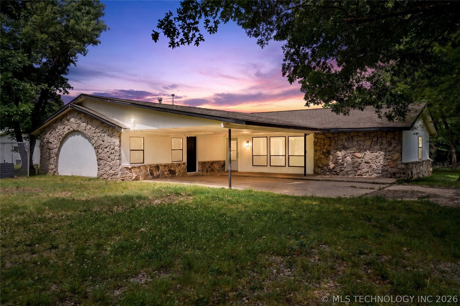 Property Photo:  20000 S 280 Road  OK 74445 